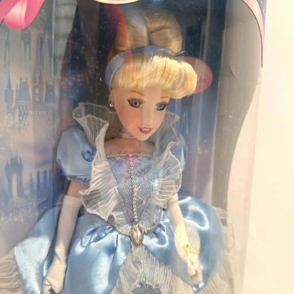 DISNEY Princess Cinderella, 2005 Special Edition. 15” Doll. Brass Key Keepsakes - Picture 5 of 11